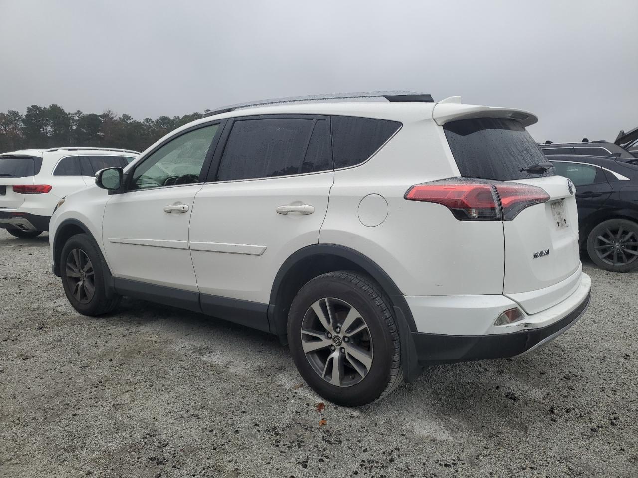2018 Toyota RAV 4 - Image 2