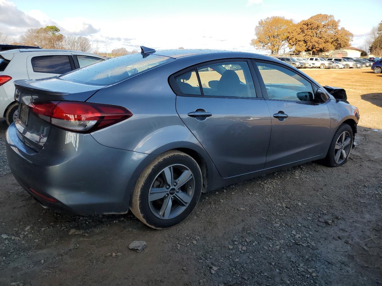 VIN 3KPFL4A77JE278066 2018 KIA FORTE no.3