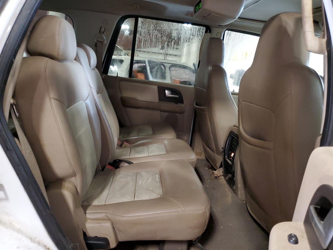 2004 Ford Expedition - Image 11