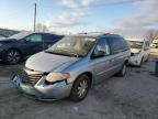 2006 Chrysler Town & Country Touring продається в Pekin, IL - Front End