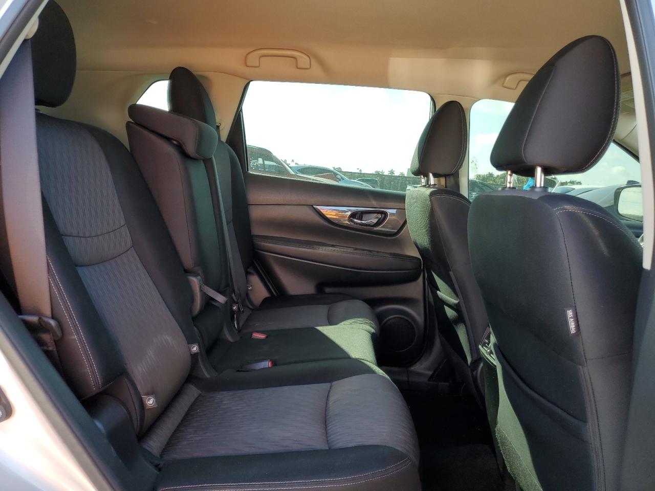 2017 Nissan Rogue - Image 11