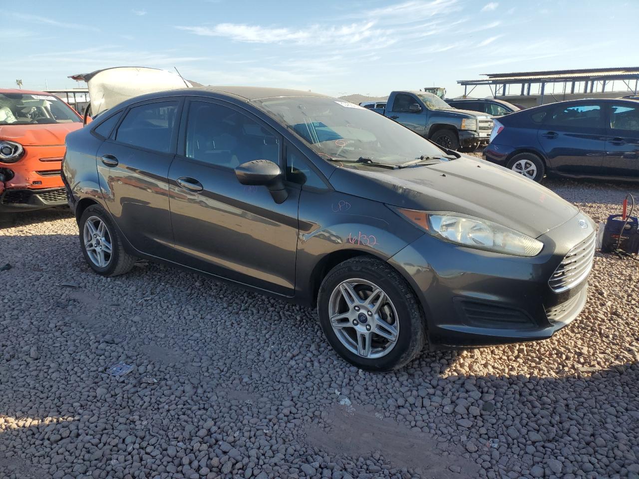 VIN 3FADP4BJ6JM125020 2018 FORD FIESTA no.4