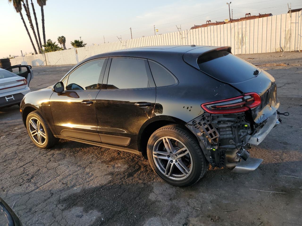 VIN WP1AA2A56JLB04949 2018 PORSCHE MACAN no.2