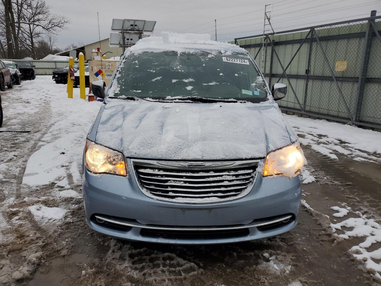 2016 Chrysler Town & Country - Image 5