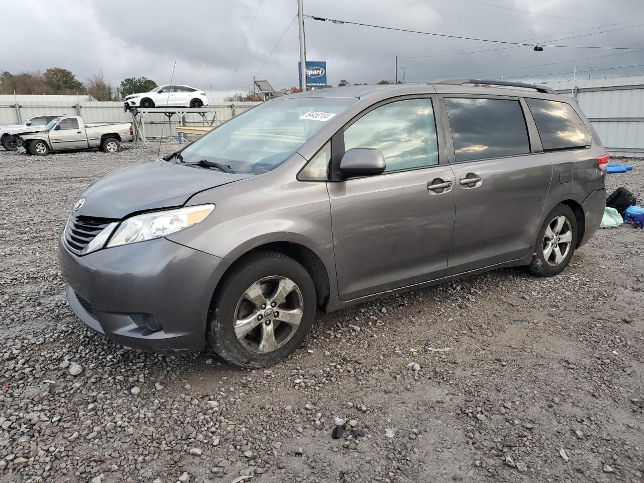2011 Toyota Sienna Le იყიდება Hueytown-ში, AL - Front End
