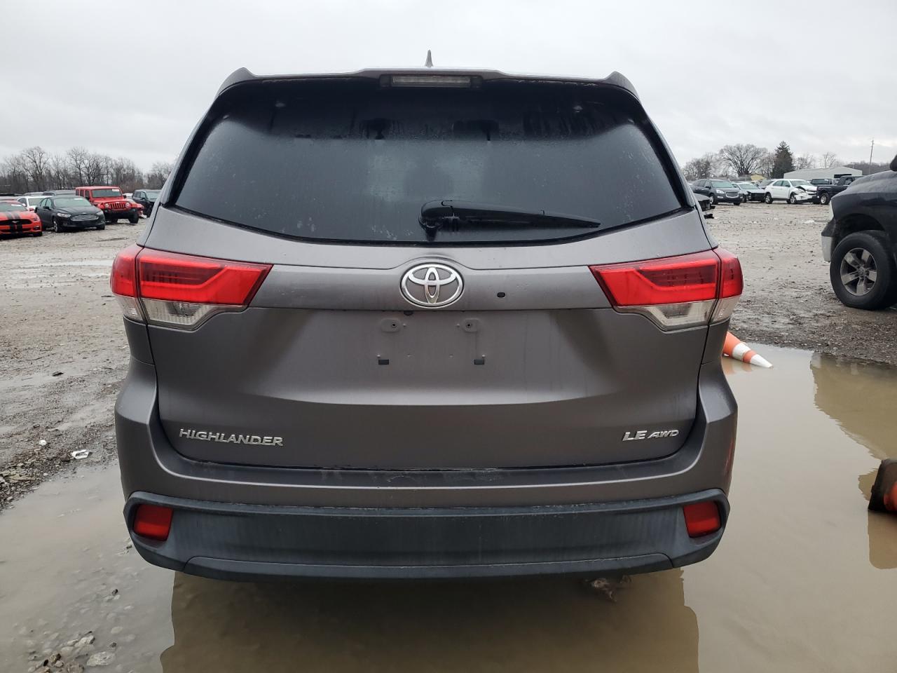 2018 Toyota Highlander Le VIN: 5TDBZRFH4JS885141 Lot: 84854244