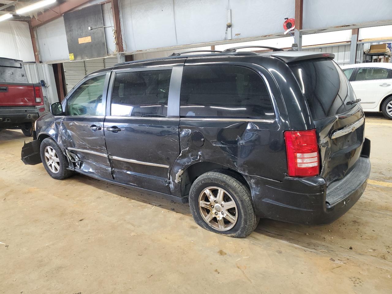 2010 Chrysler Town & Country - Image 2