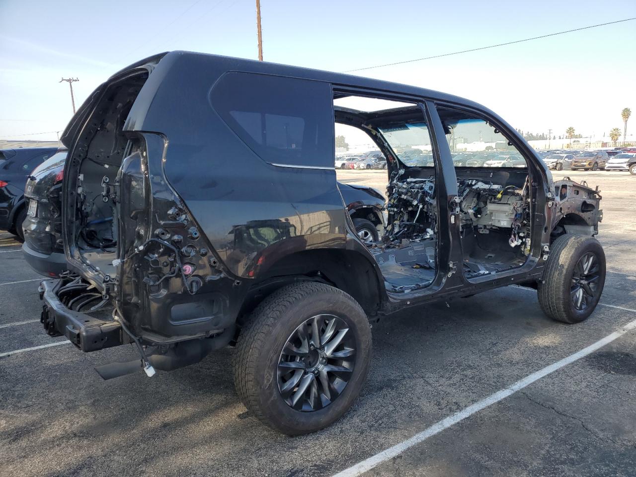 2023 Lexus GX - Image 3
