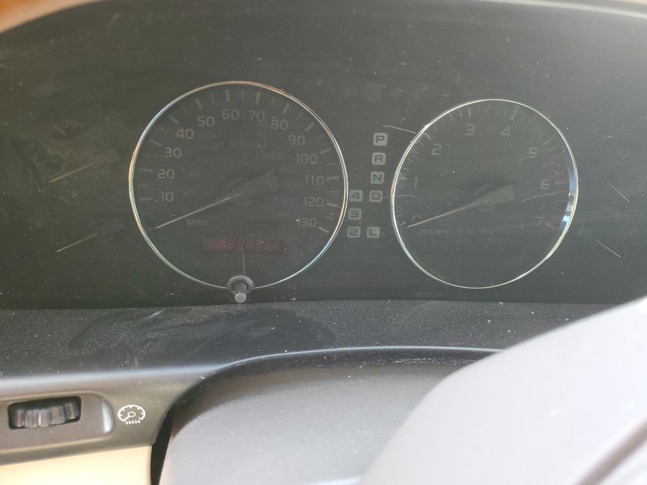 2003 Lexus LX - Image 9