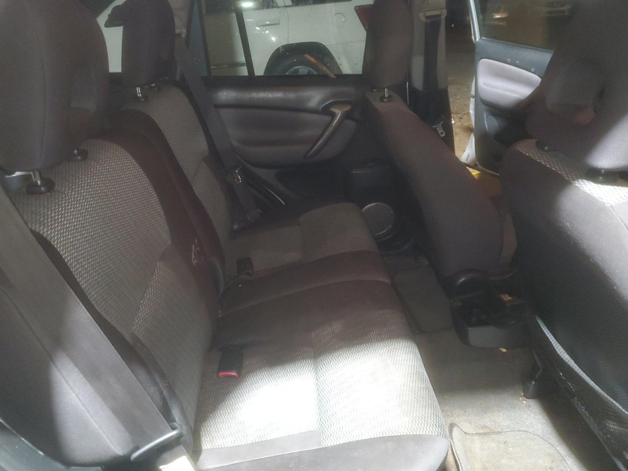 2005 Toyota RAV 4 - Image 10