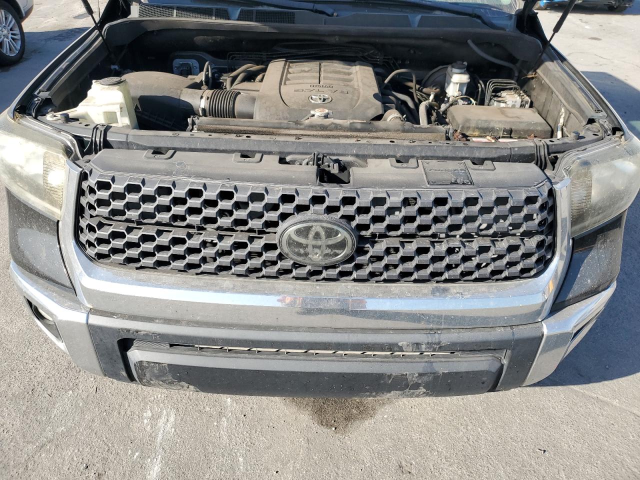 VIN 5TFUW5F1XJX746350 2018 TOYOTA TUNDRA no.11