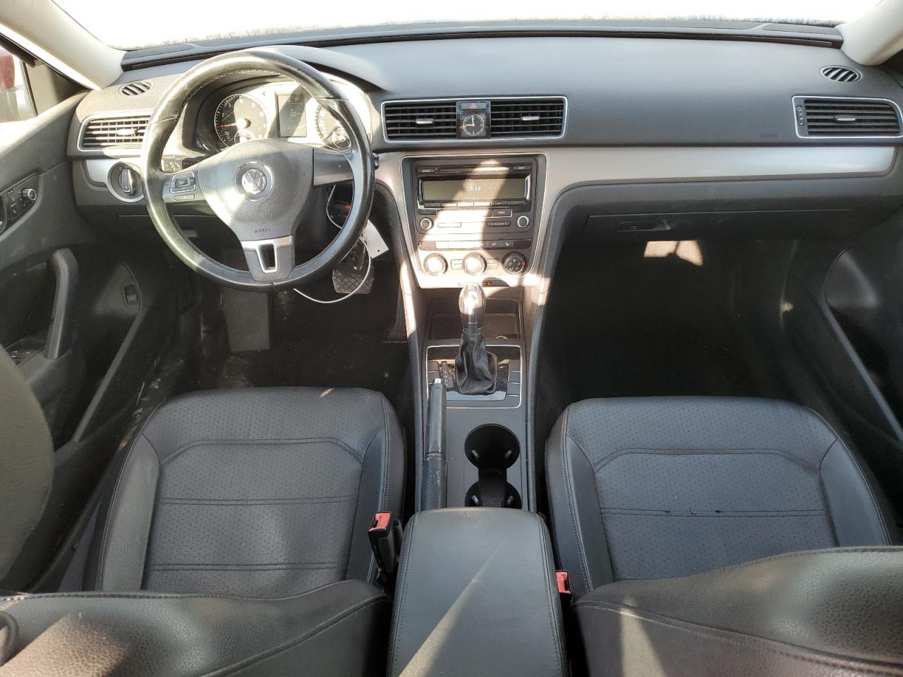 2015 Volkswagen Passat - Image 8