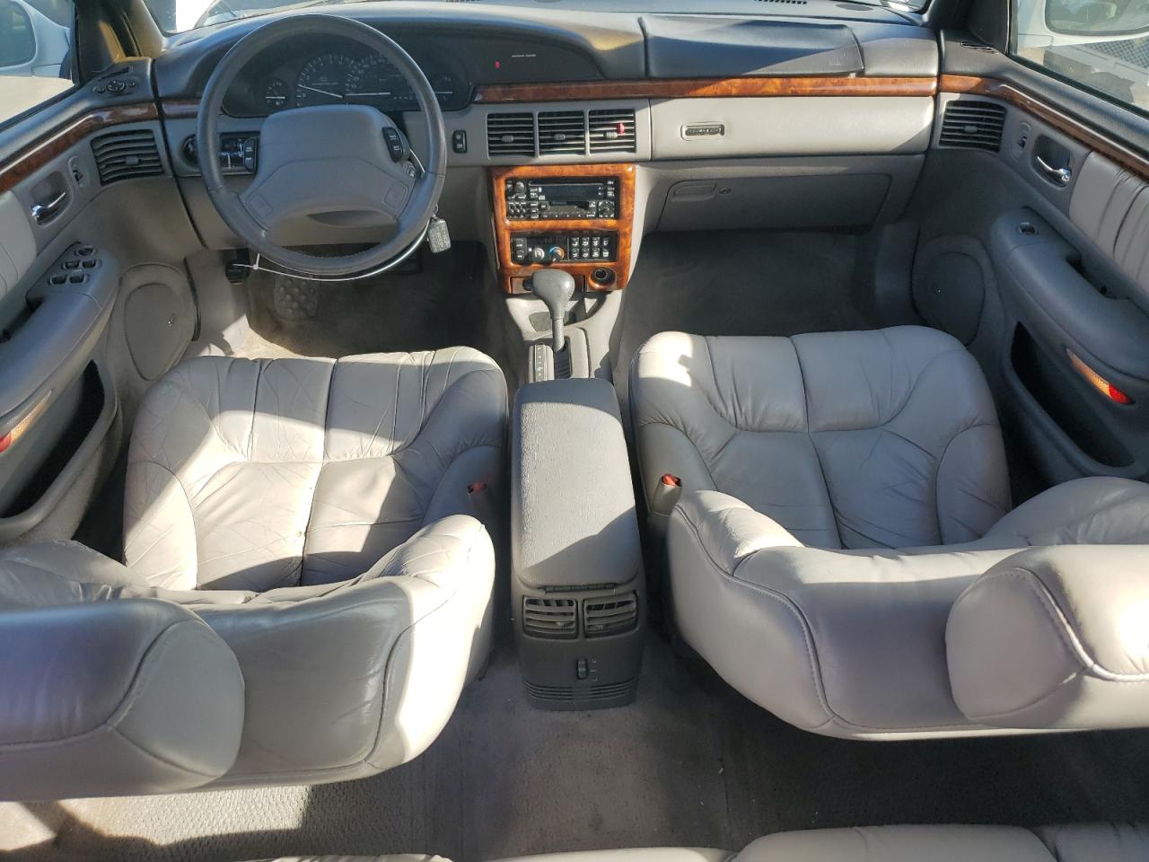 1994 Chrysler LHS - Image 8