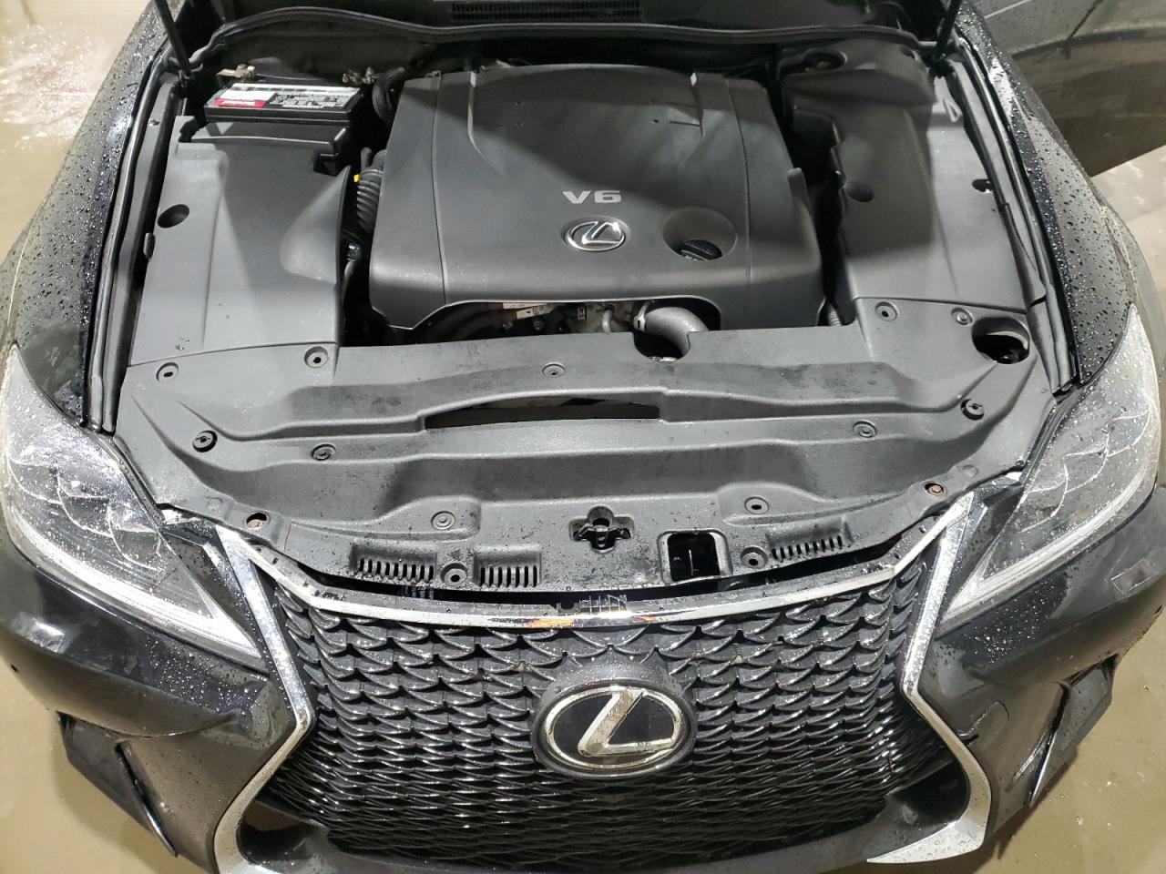 2012 Lexus IS - Image 11