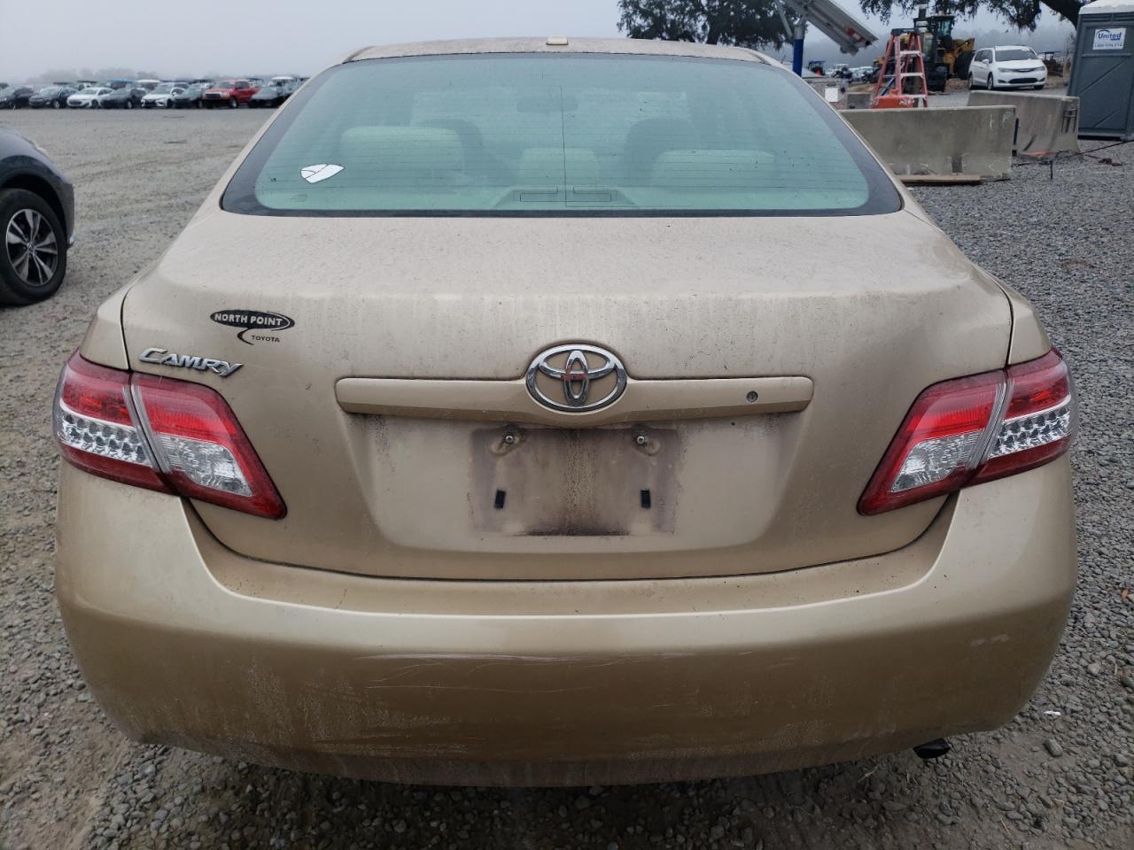 2010 Toyota Camry - Image 6