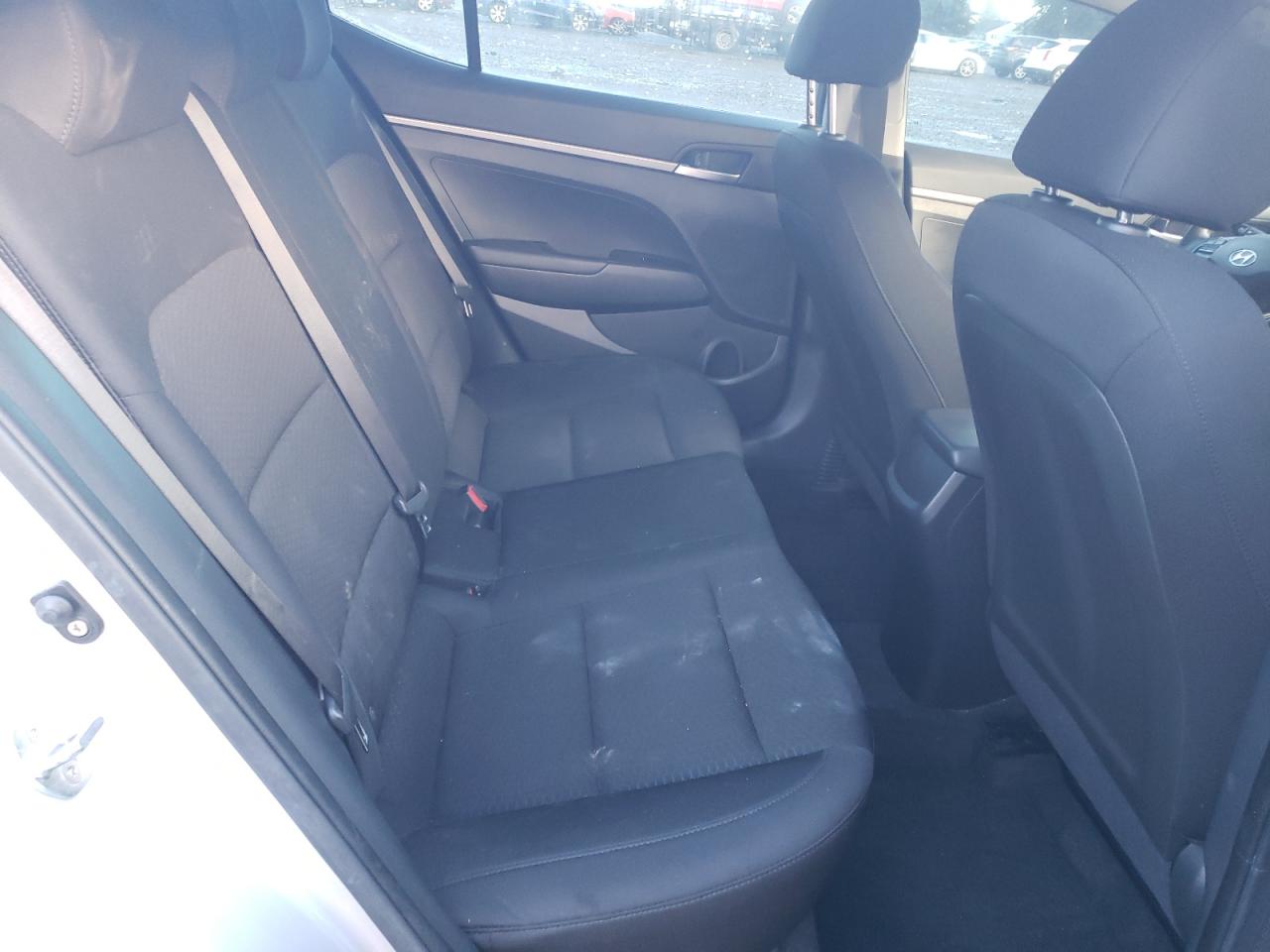 2019 Hyundai Elantra - Image 10