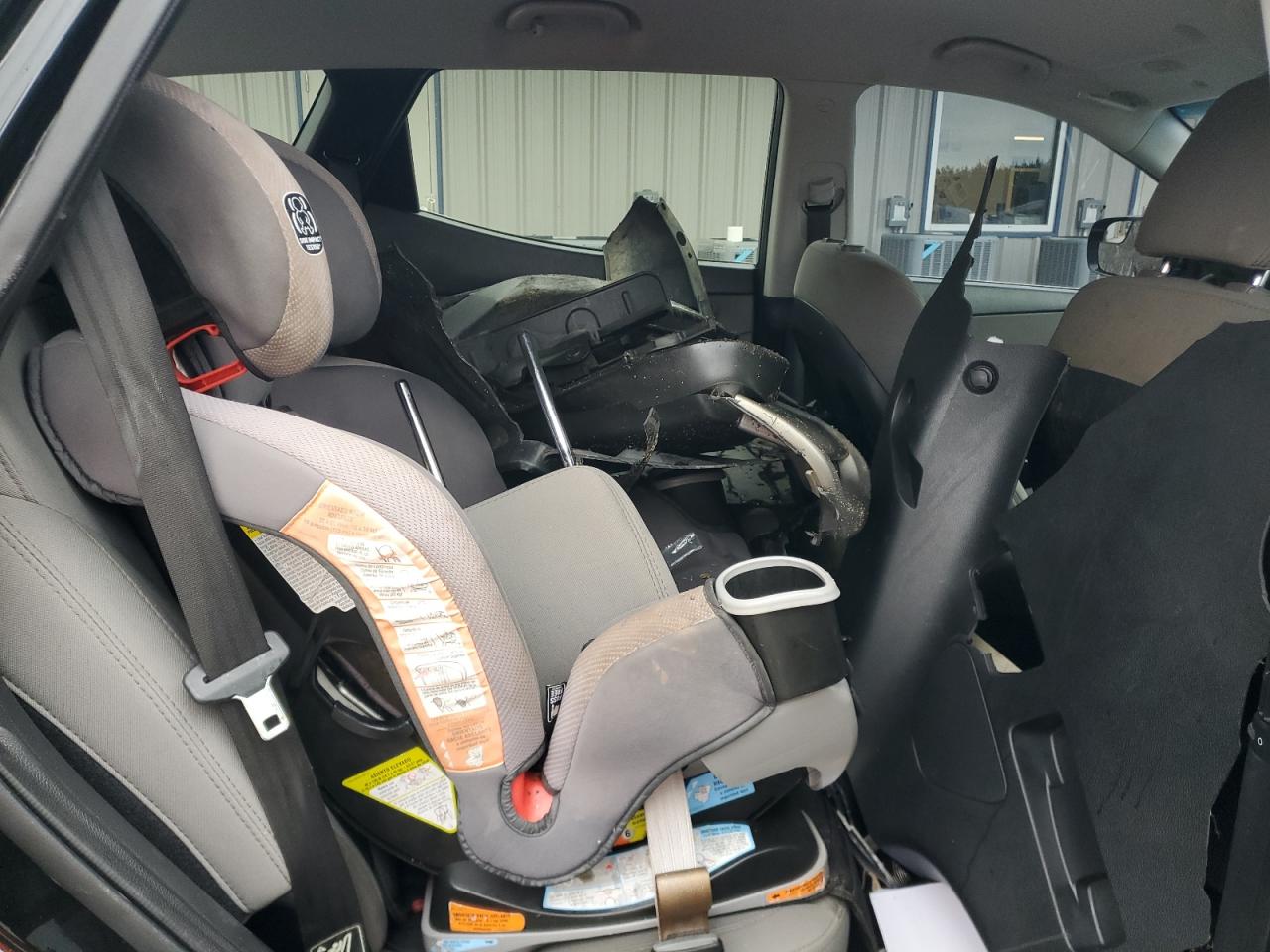 2016 Hyundai Santa Fe - Image 11