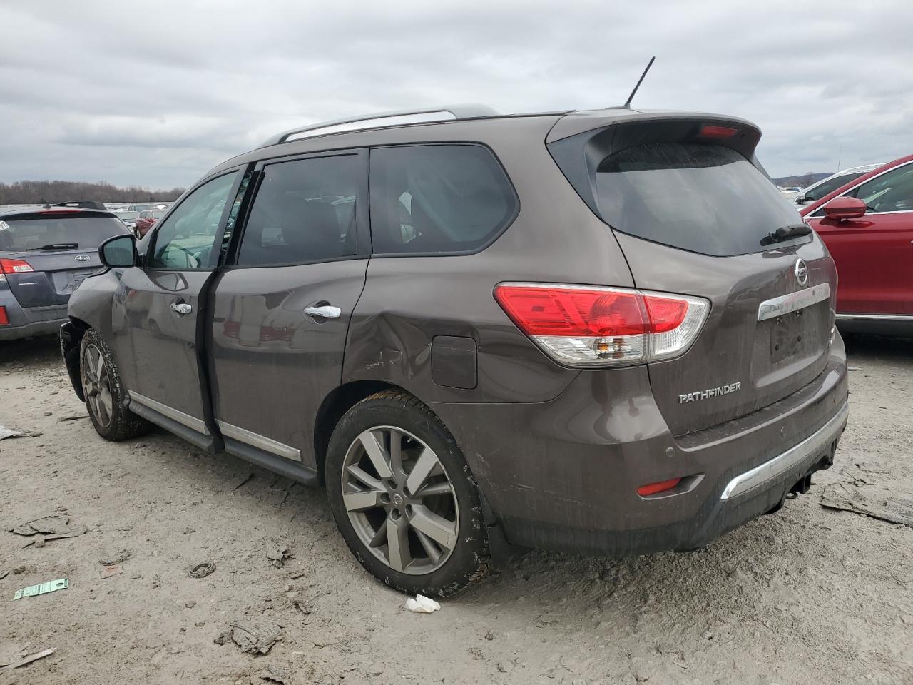 2015 Nissan Pathfinder - Image 2