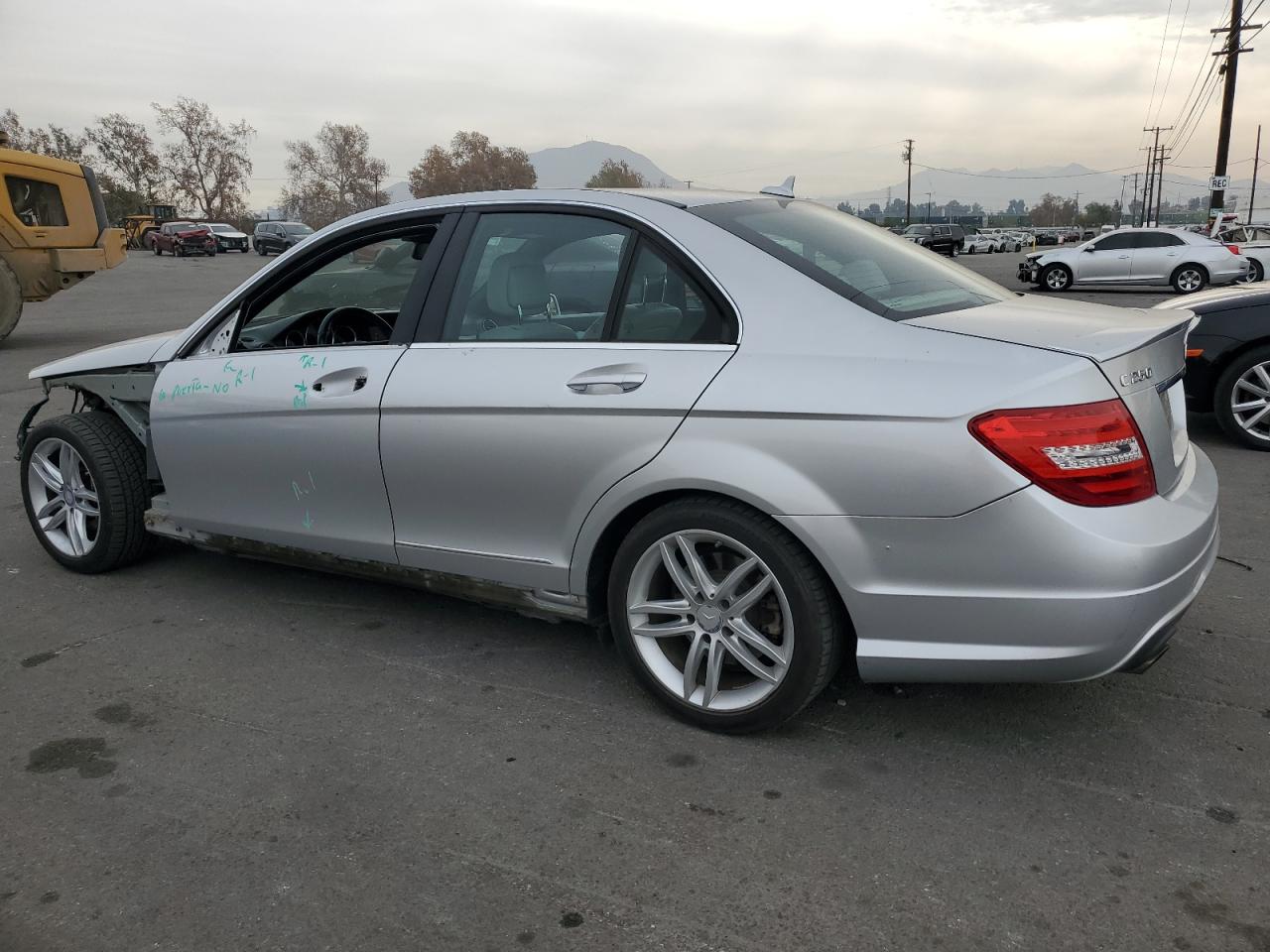 VIN WDDGF4HB0EA960128 2014 MERCEDES-BENZ C-CLASS no.2