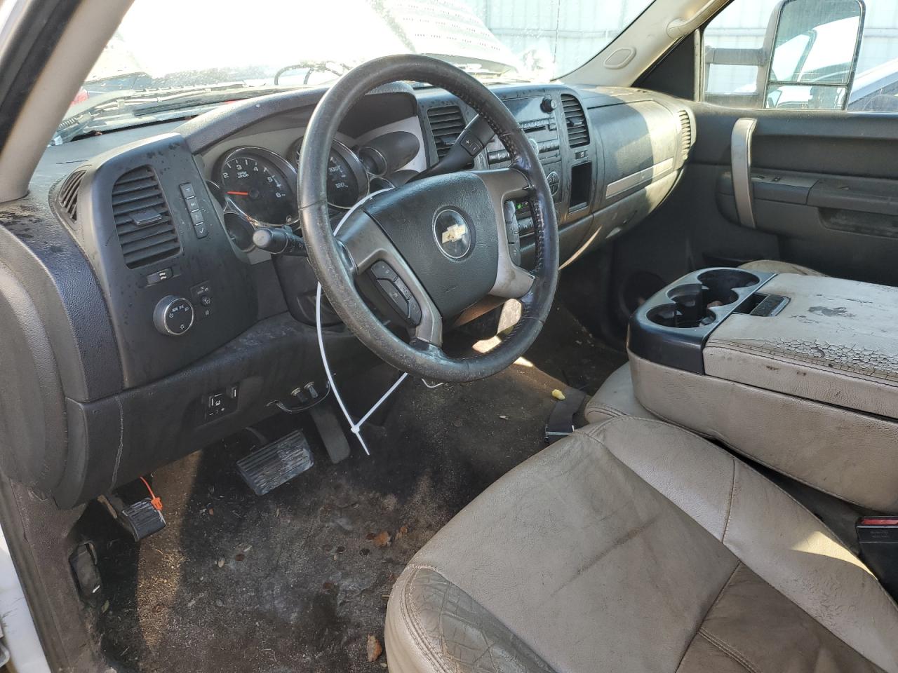2011 Chevrolet Silverado - Image 8