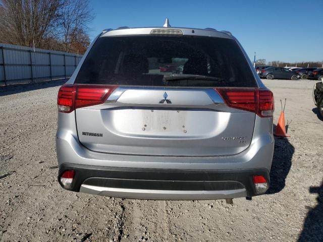  MITSUBISHI OUTLANDER 2017 Srebrny