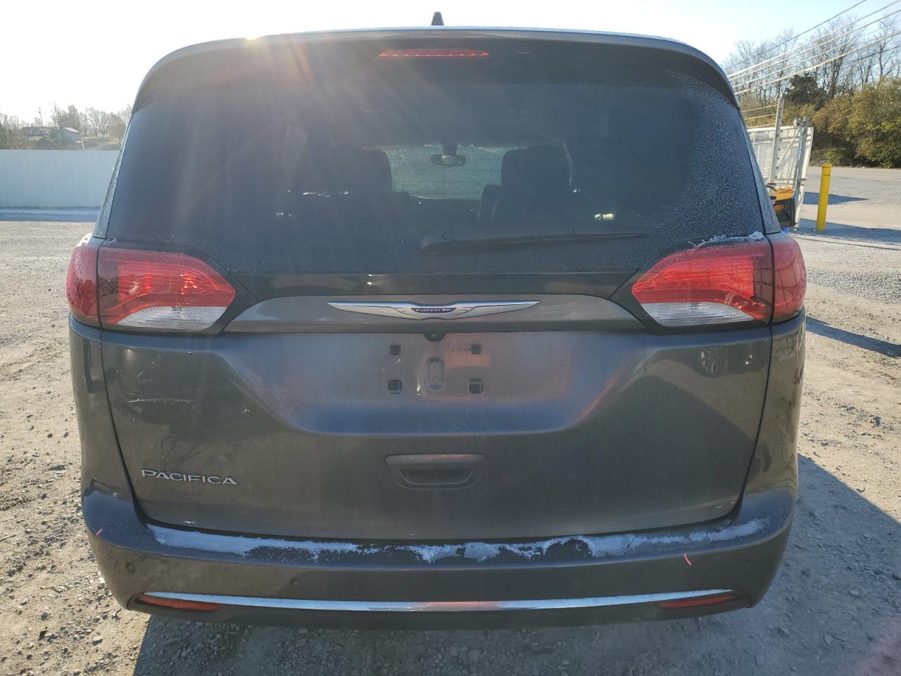 2018 Chrysler Pacifica - Image 6