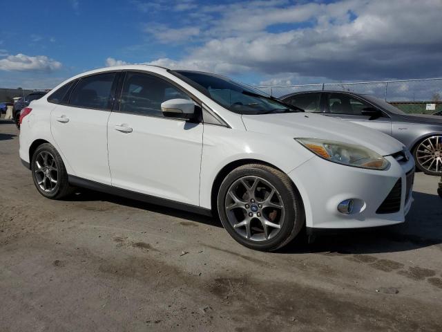 Sedans FORD FOCUS 2013 White