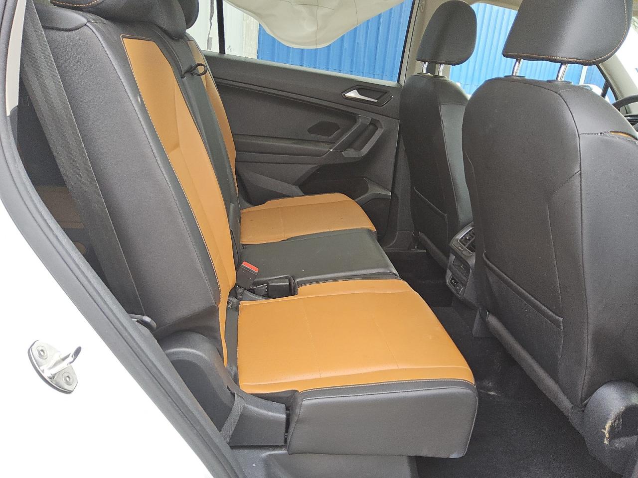2018 Volkswagen Tiguan - Image 11