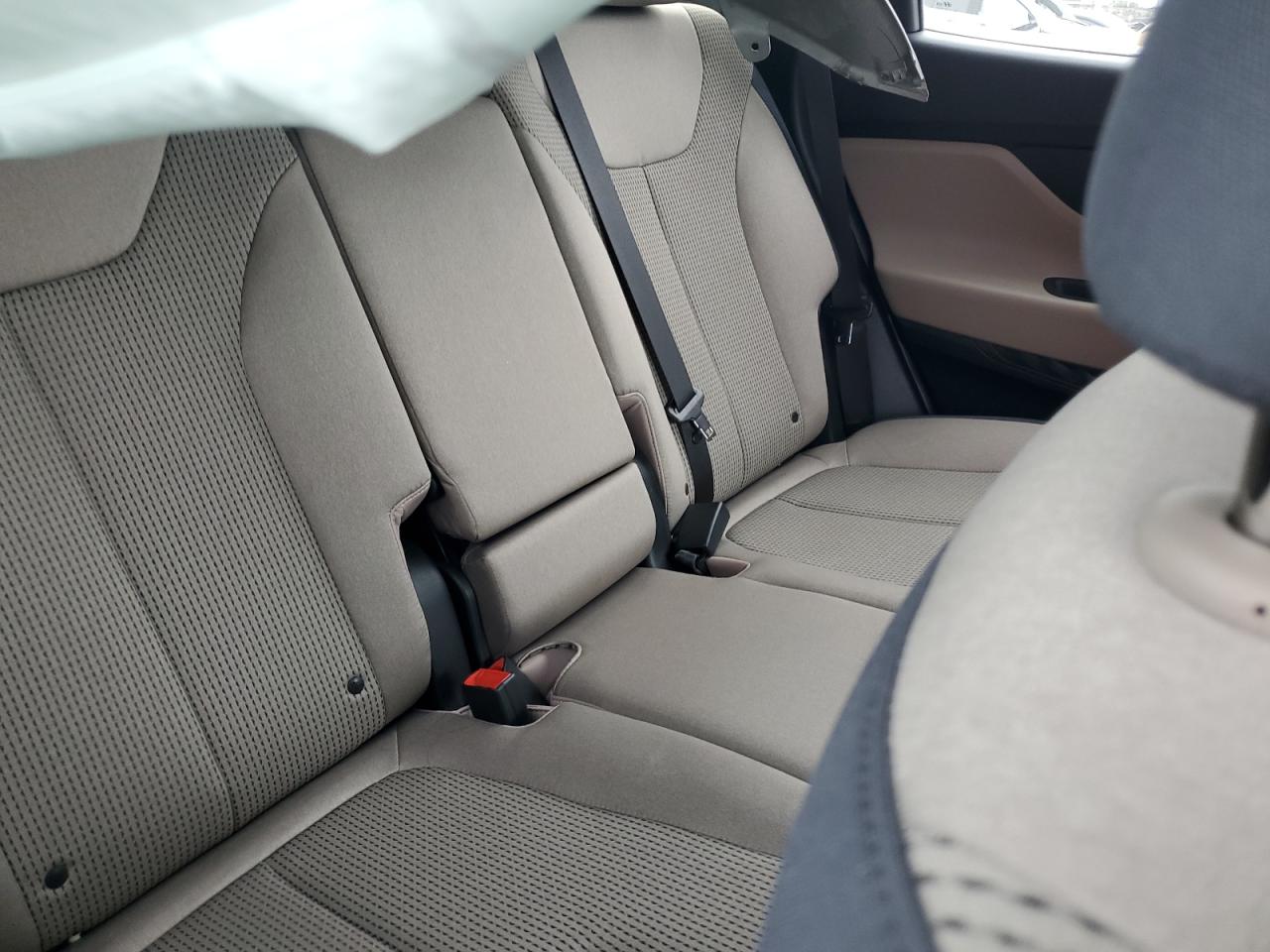 2023 Hyundai Santa Fe - Image 11