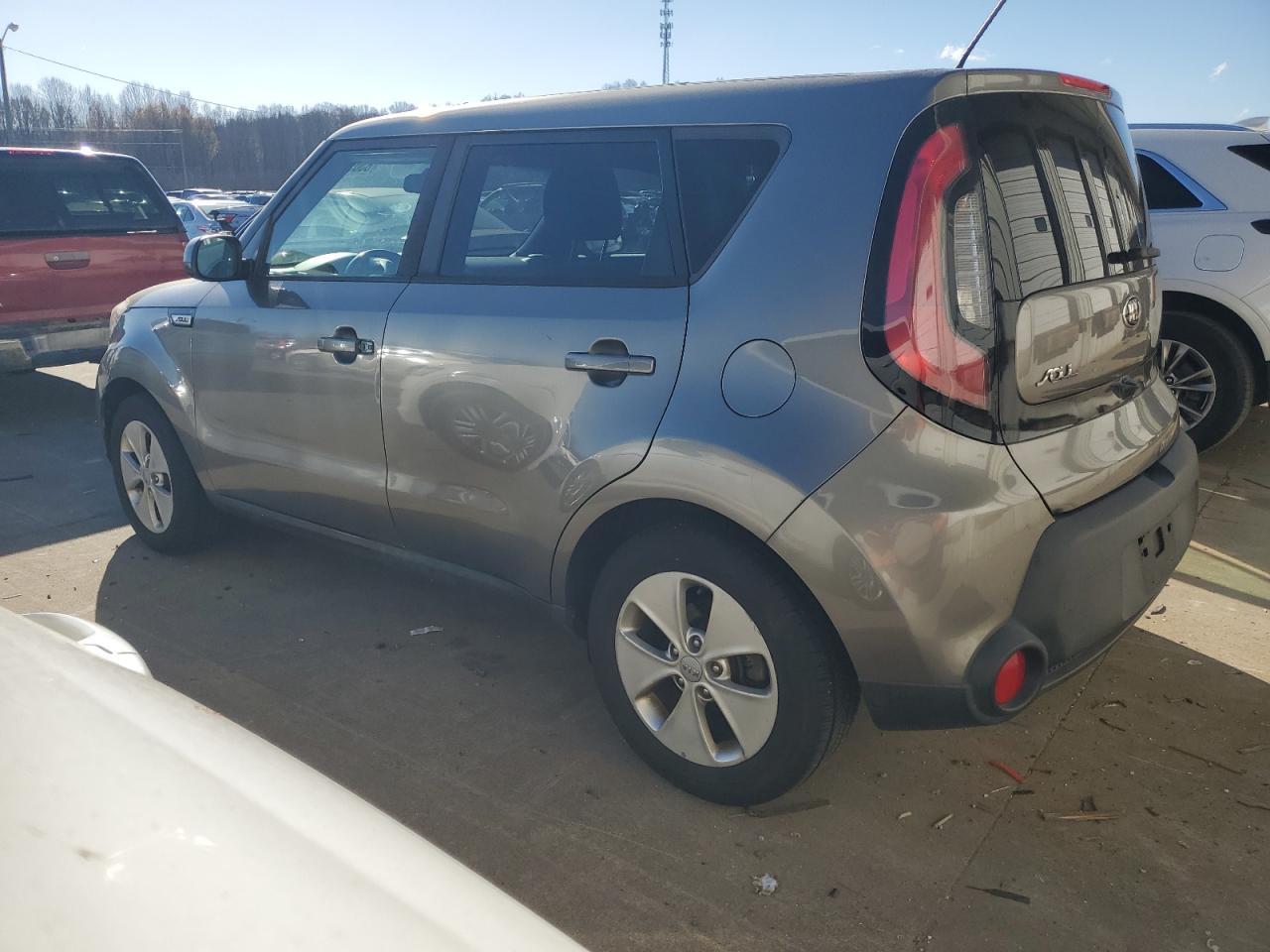 VIN KNDJN2A23G7272335 2016 KIA SOUL no.2