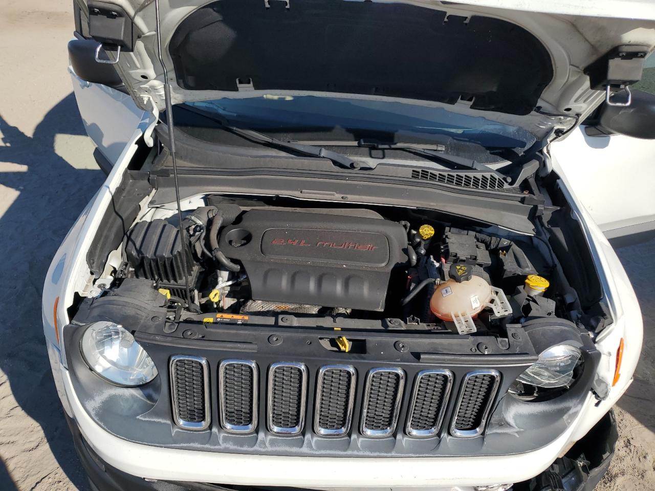 2016 Jeep Renegade - Image 11