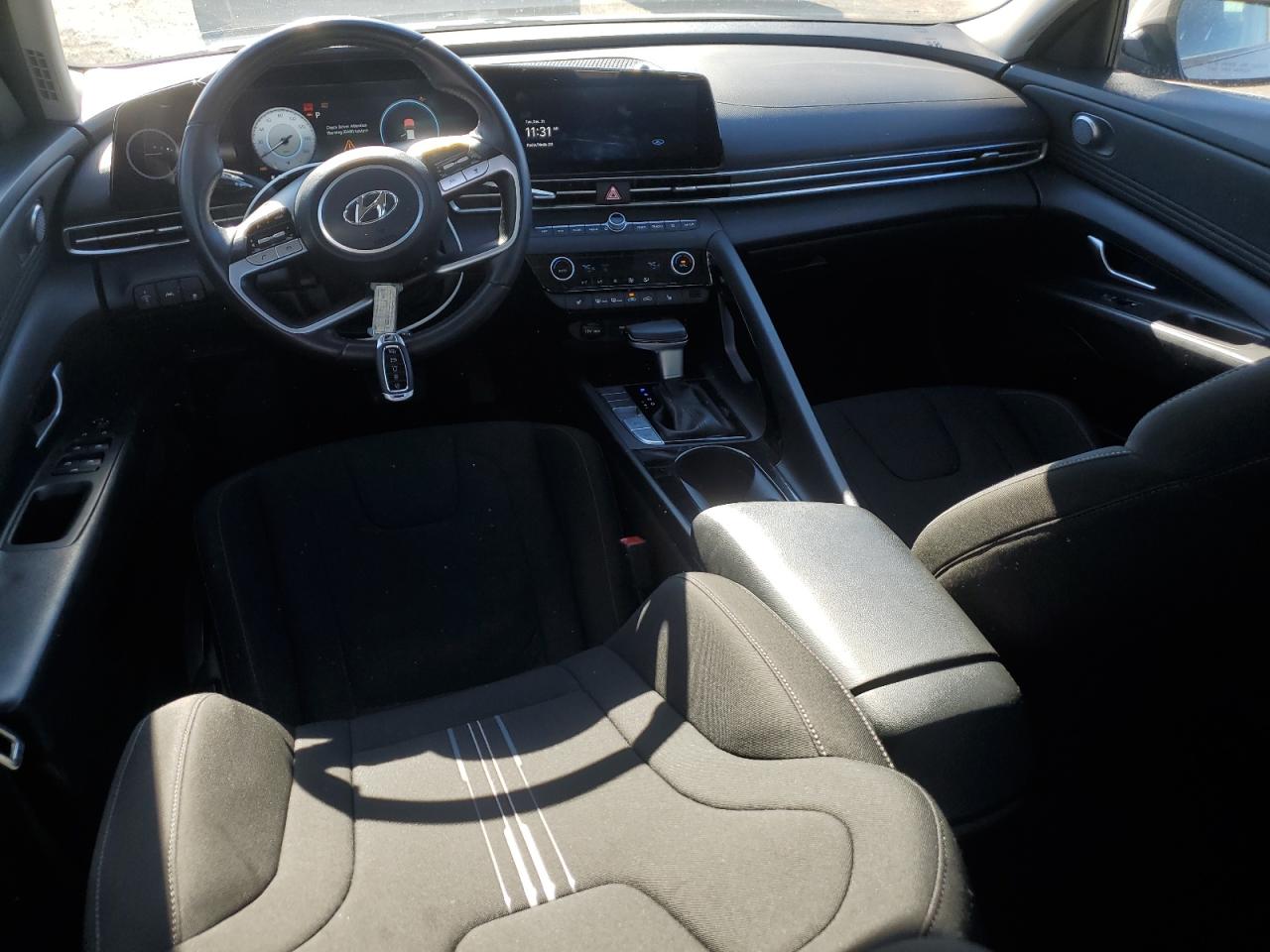 2023 Hyundai Elantra - Image 8