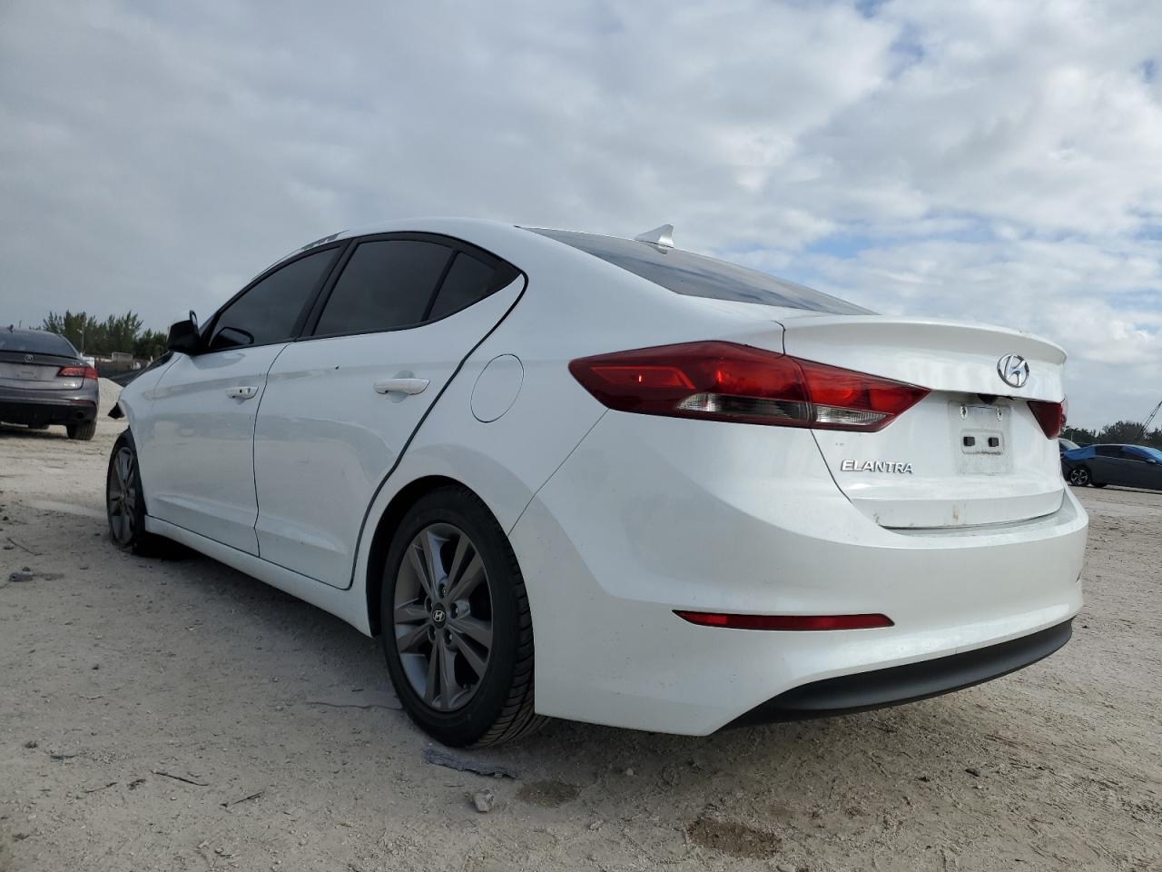 5NPD84LFXHH145143 2017 HYUNDAI ELANTRA - Image 2