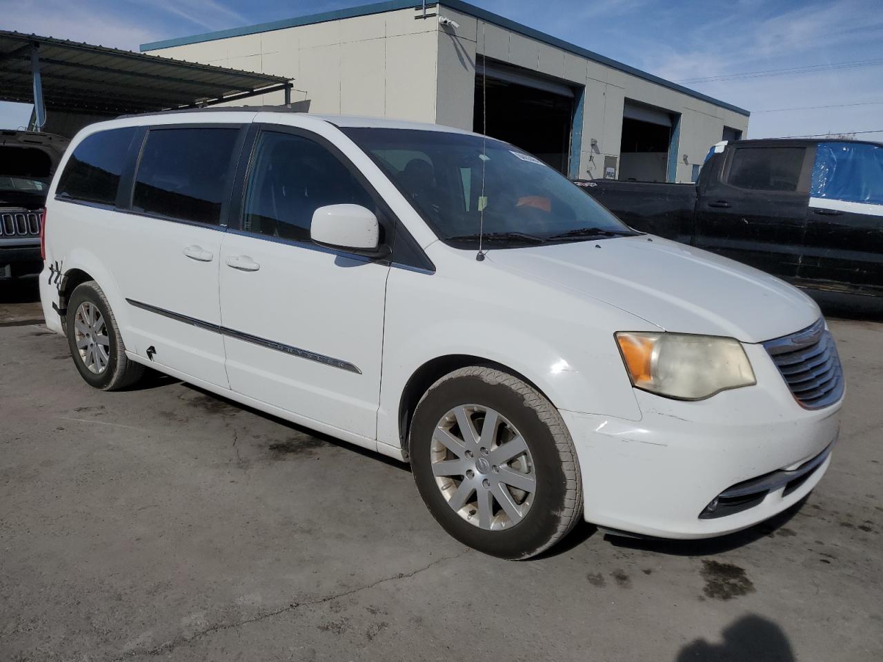 VIN 2C4RC1BG7ER270841 2014 CHRYSLER MINIVAN no.4