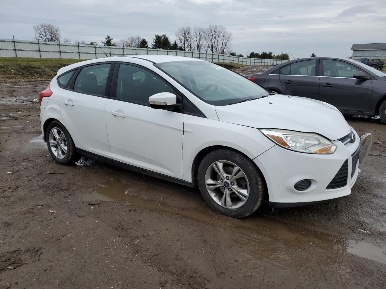 VIN 1FADP3K29EL186677 2014 FORD FOCUS no.4