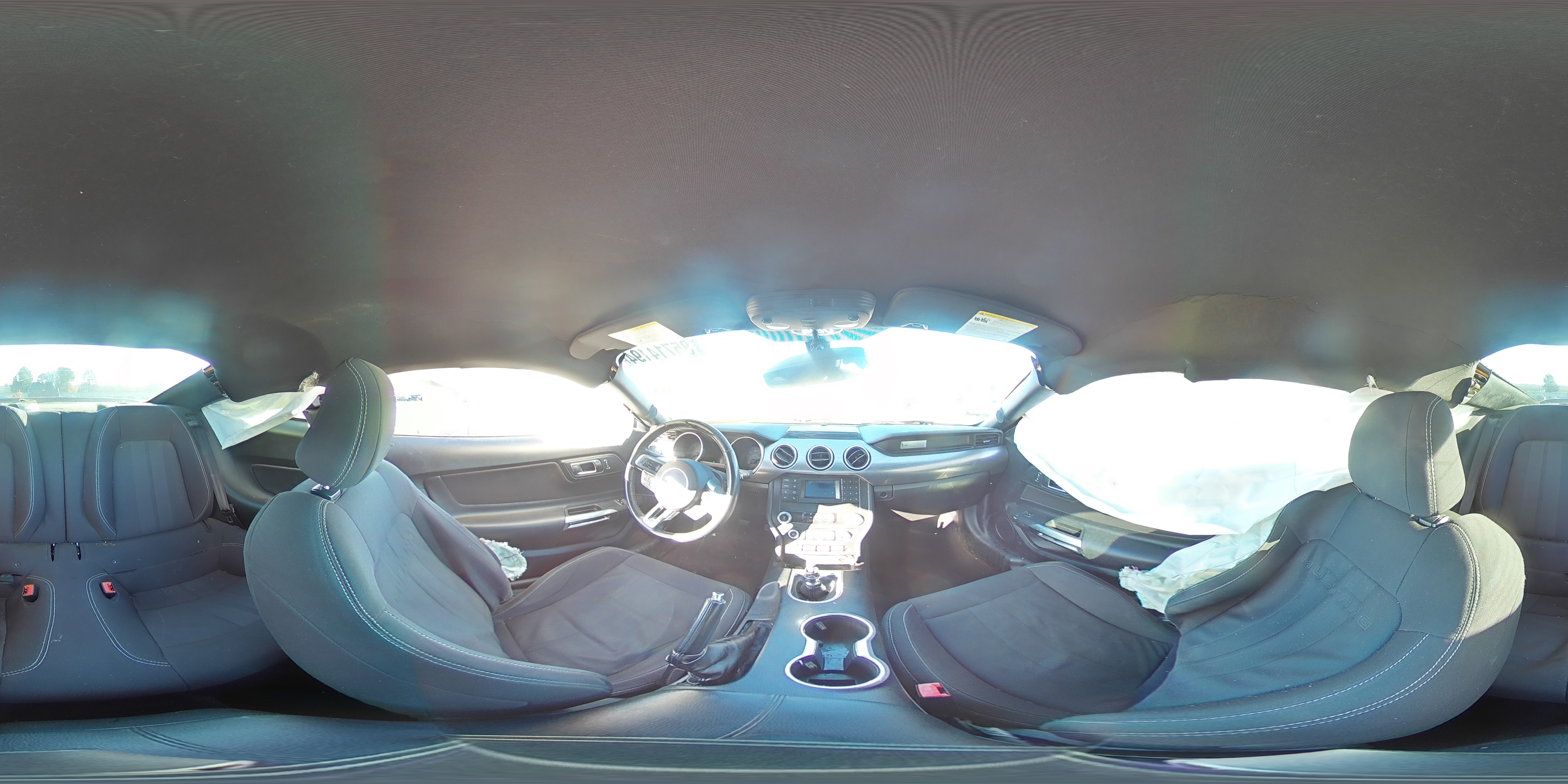 2019 Ford Mustang - Image 12