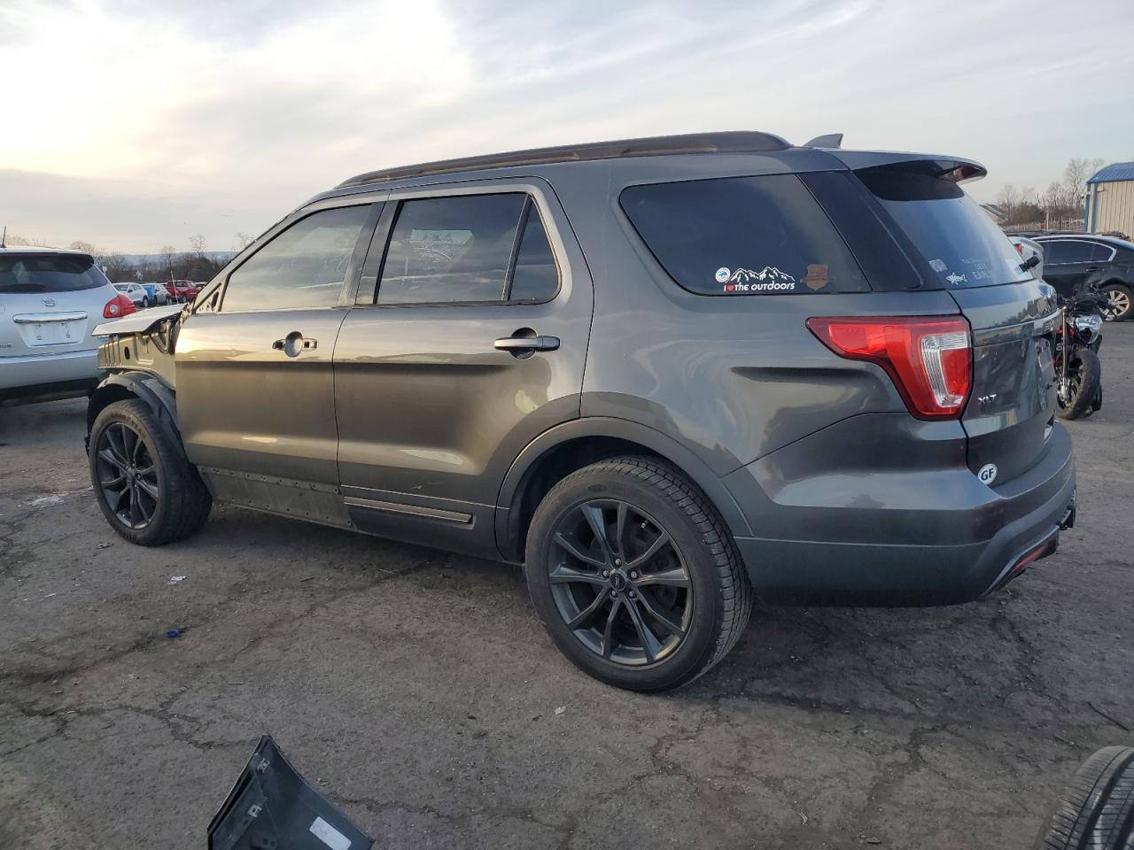 VIN 1FM5K8D83HGC88268 2017 FORD EXPLORER no.2