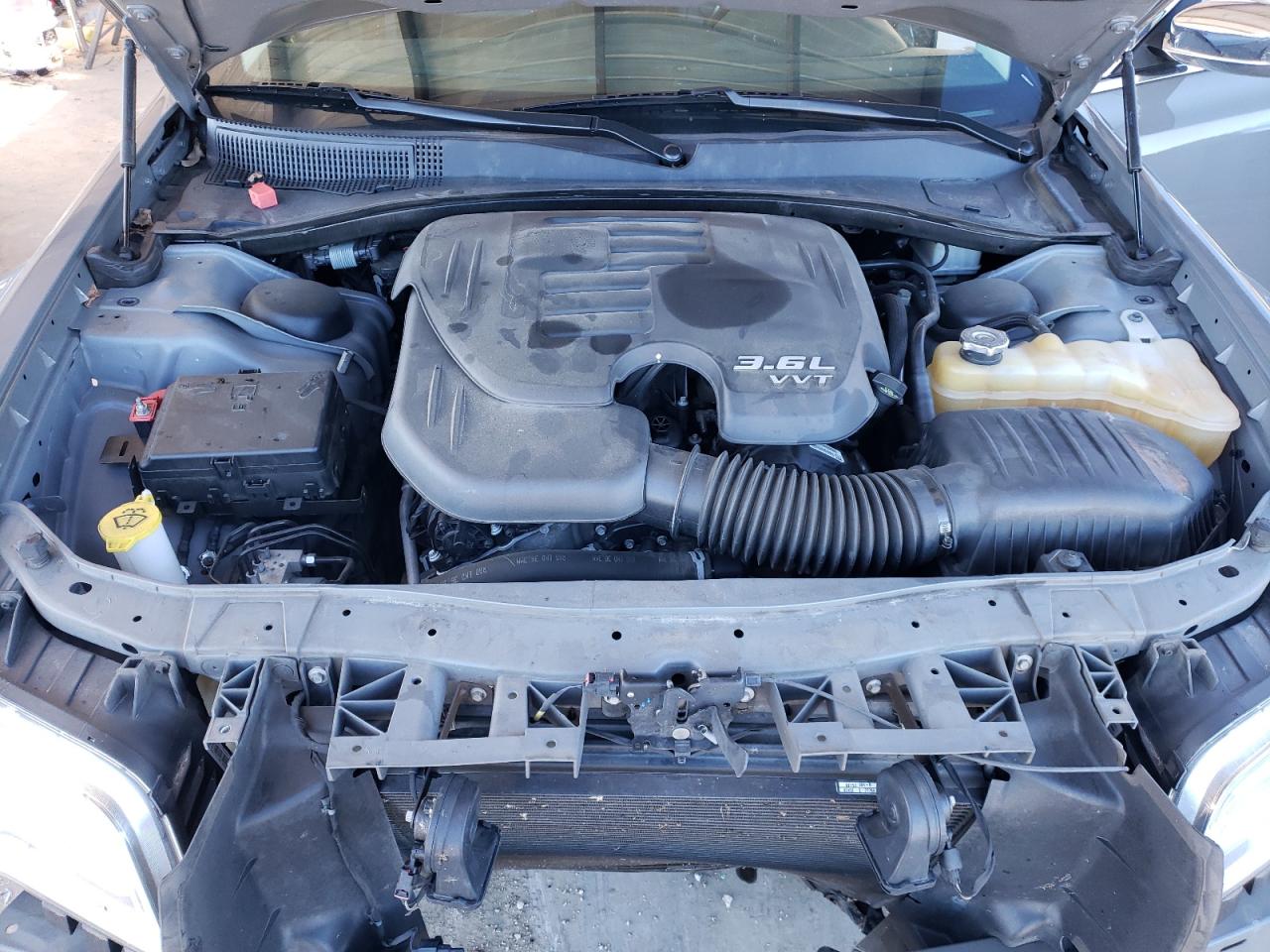 2019 Chrysler 300 - Image 11