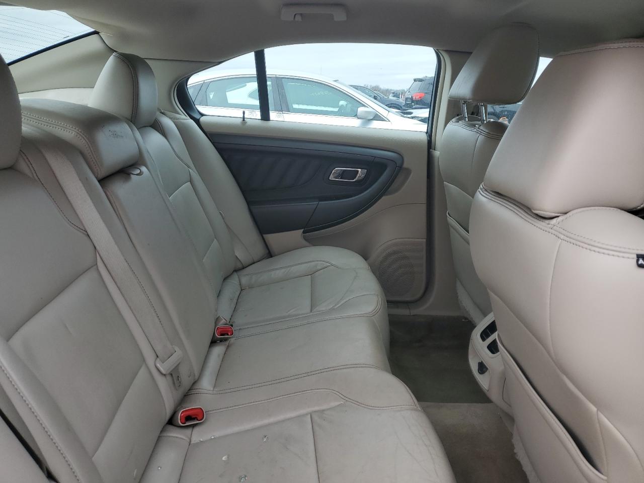 2019 Ford Taurus - Image 11