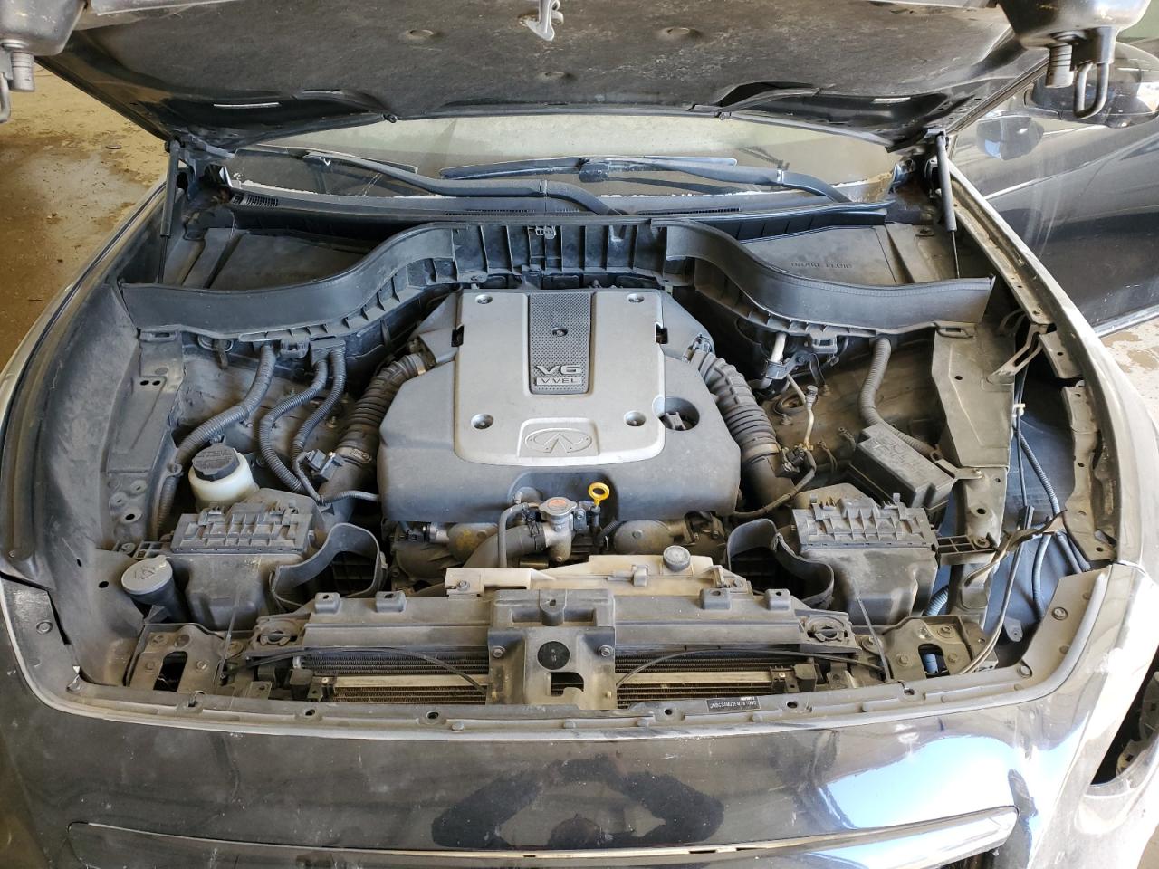 2015 Infiniti QX70 - Image 12