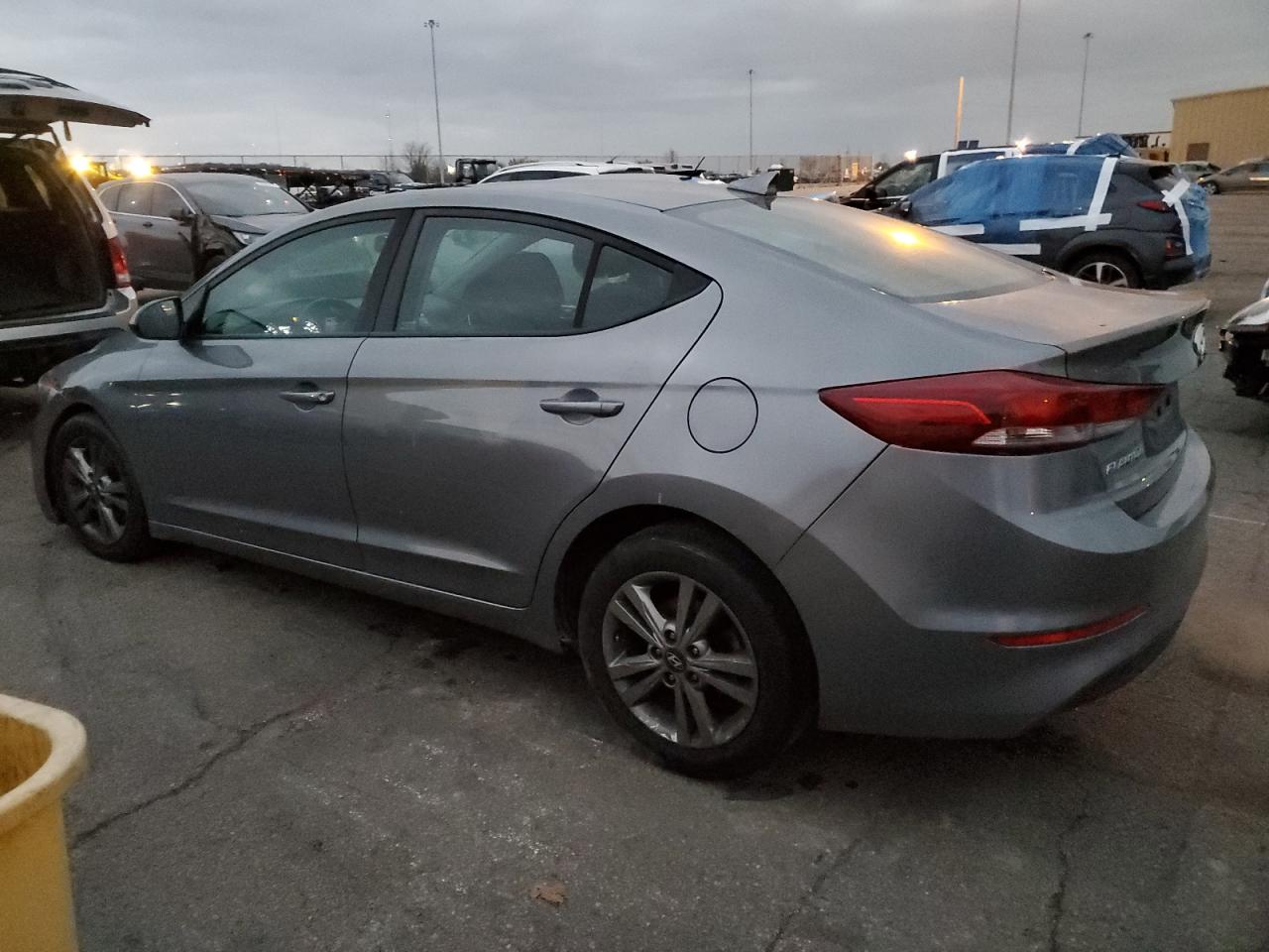 VIN KMHD84LF3JU576401 2018 HYUNDAI ELANTRA no.2