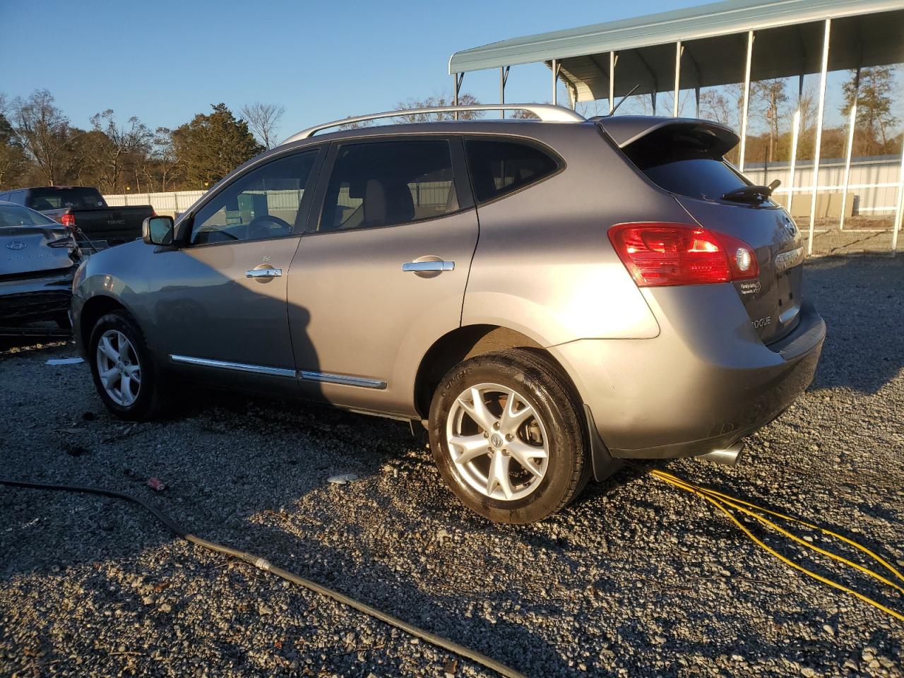 2011 Nissan Rogue - Image 2