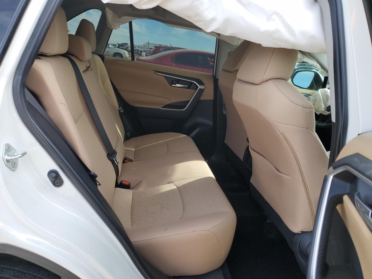 2023 Toyota RAV 4 - Image 11