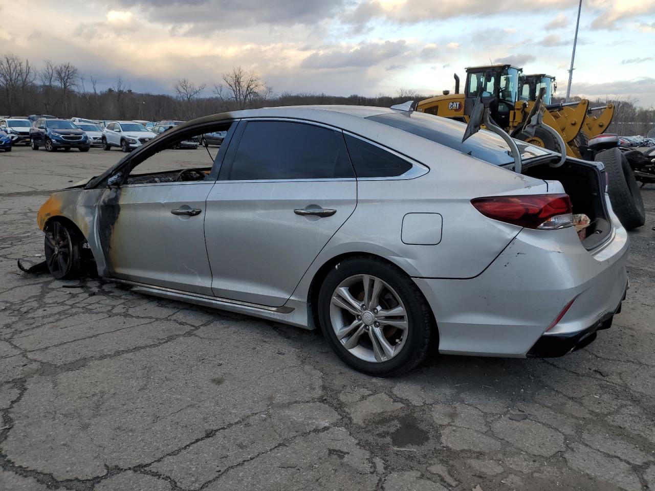 5NPE34AF8JH698501 2018 HYUNDAI SONATA - Image 2