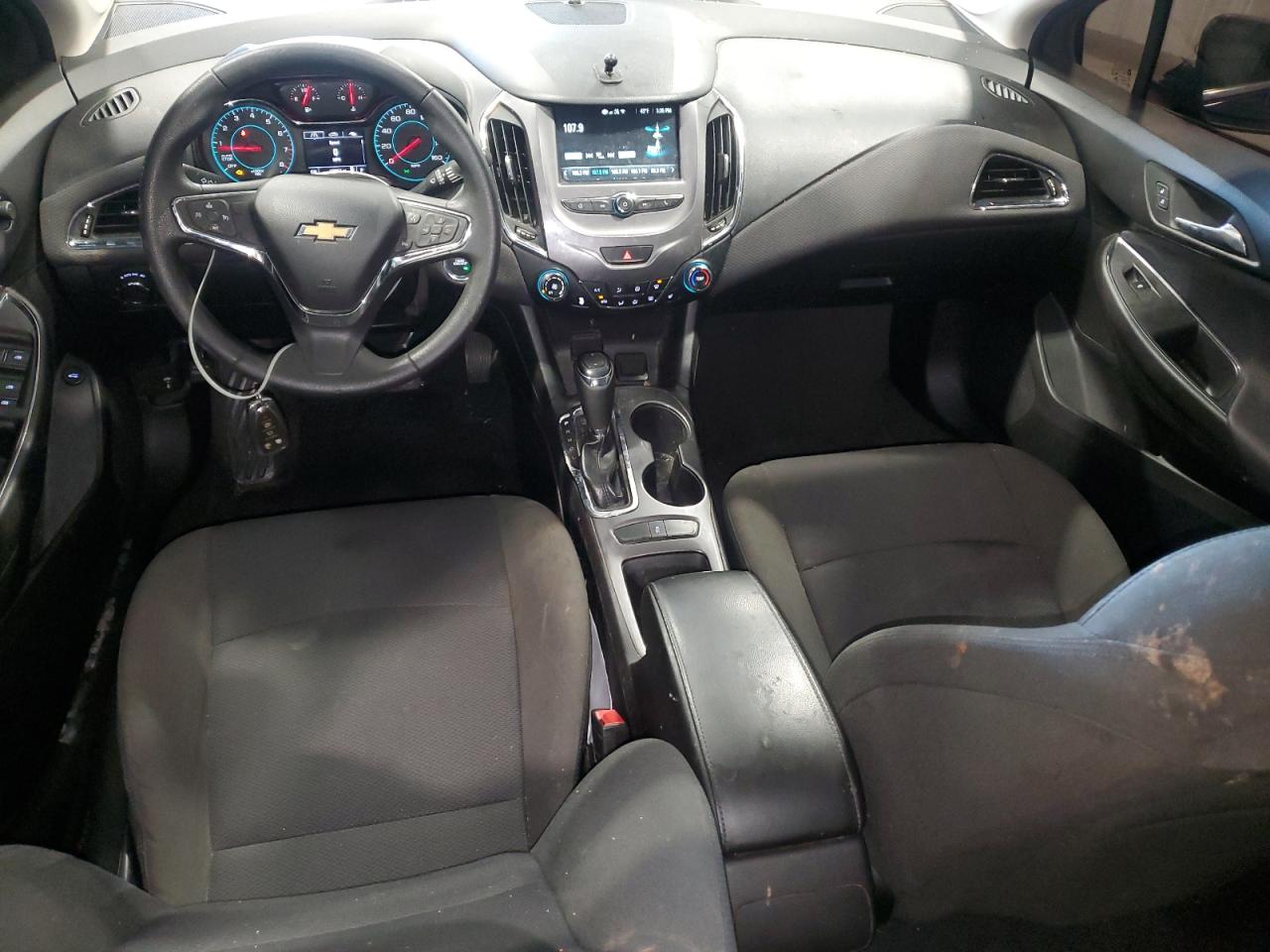 2018 Chevrolet Cruze - Image 8
