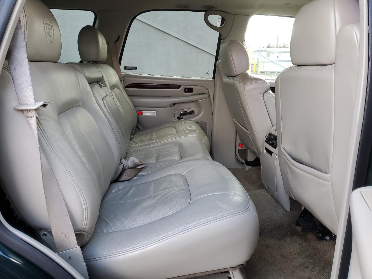 2002 Cadillac Escalade - Image 11