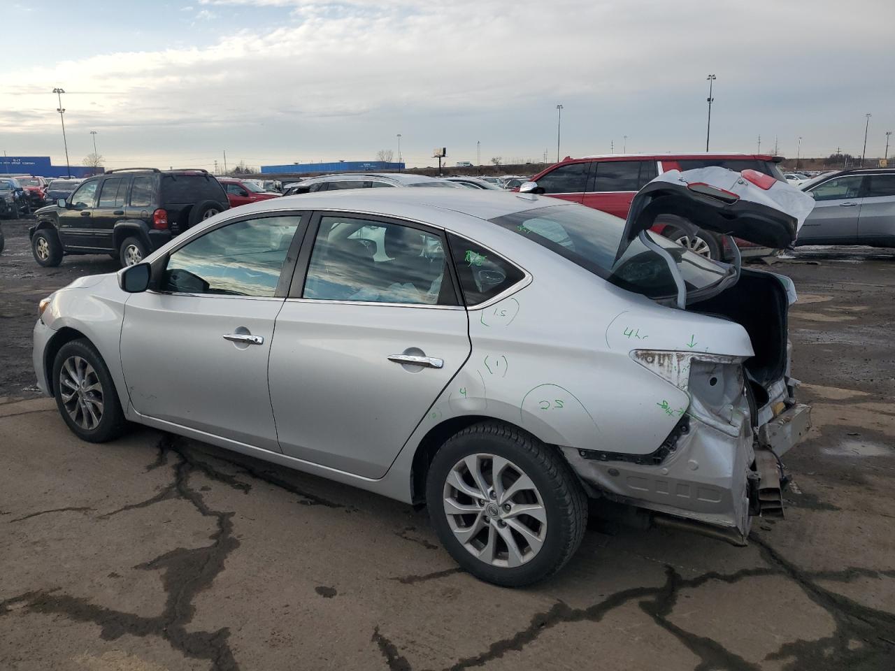 VIN 3N1AB7AP4JL647589 2018 NISSAN SENTRA no.2