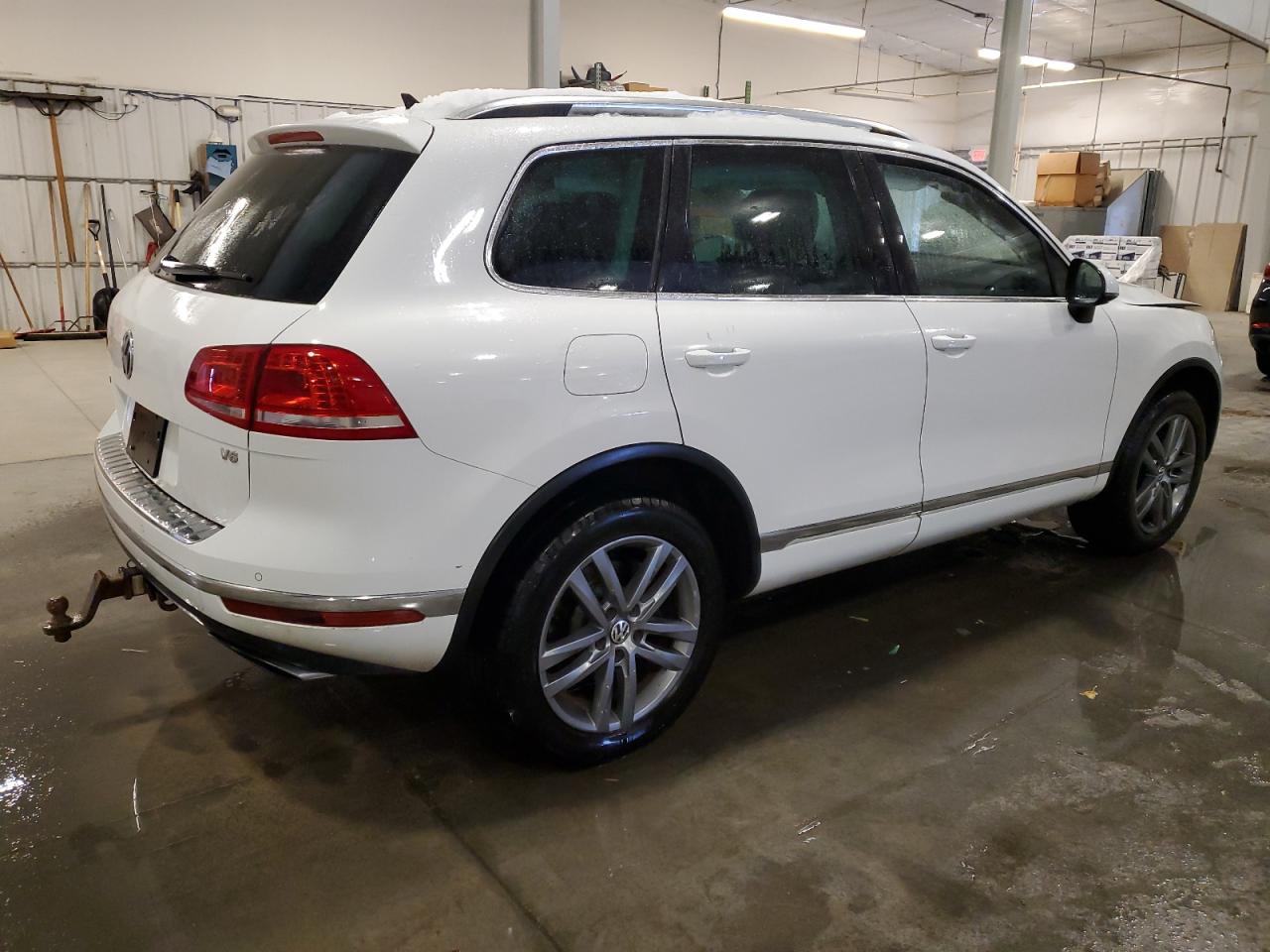 VIN WVGEF9BP1GD001157 2016 VOLKSWAGEN TOUAREG no.3