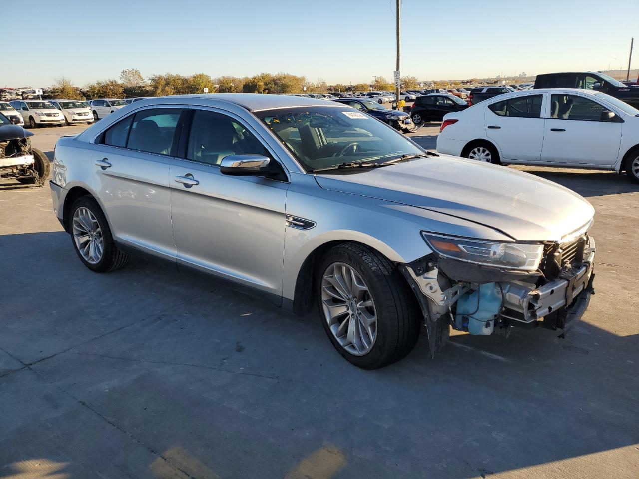2019 Ford Taurus - Image 4
