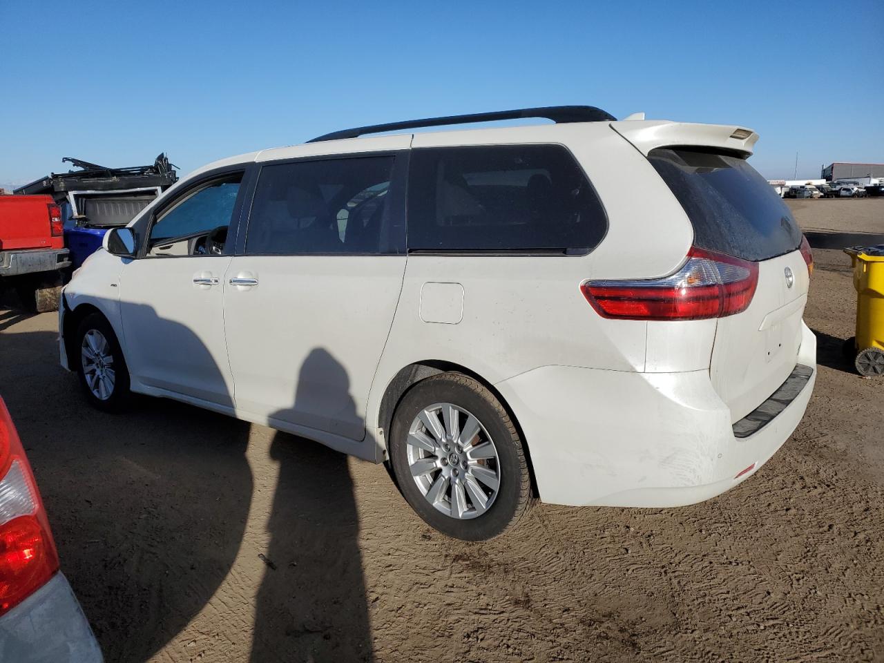 5TDDZ3DC3JS202245 2018 TOYOTA SIENNA - Image 2